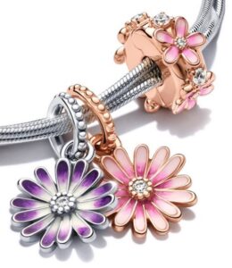 Pandora nouvelle collection 2023 : des fleurs et du romantisme également au rendez-vous !